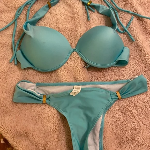 Swim suits - Picture 2 of 3